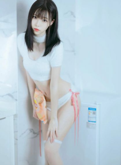 欧美娇小12_剧情片高清完整版